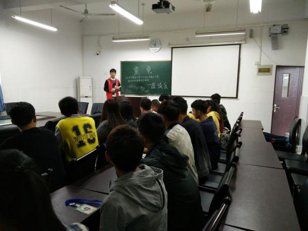 软件学院江少阳同学在学习总书记回信,做合格青年学子座谈会上发言